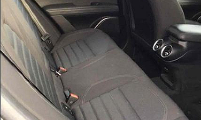 Alfa Romeo Stelvio 2...