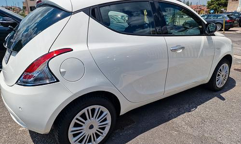 Lancia Ypsilon 1.0 F...