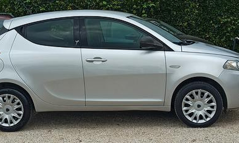 Lancia Ypsilon 1.2 6...