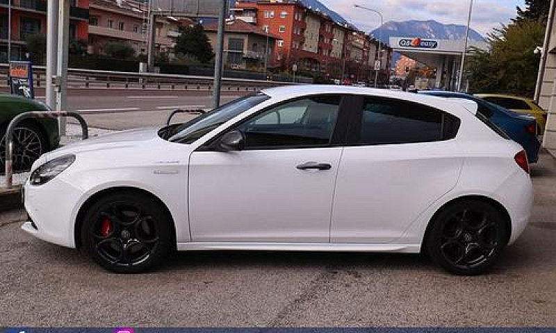 Alfa Romeo Giulietta...