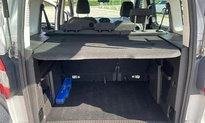 Ford Tourneo Courier...