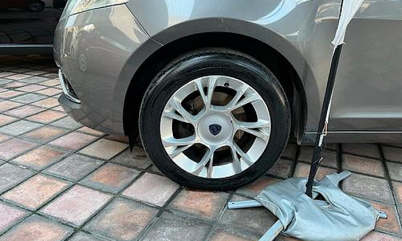 Lancia Ypsilon 1.3 M...