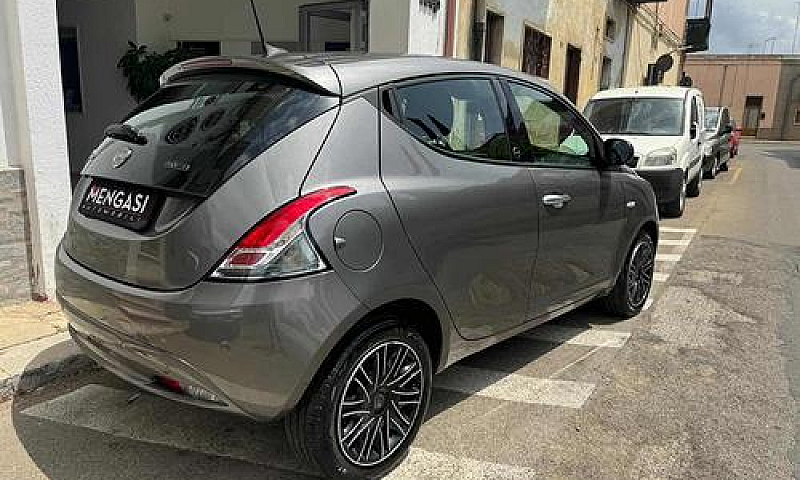Lancia Ypsilon 1.0 F...