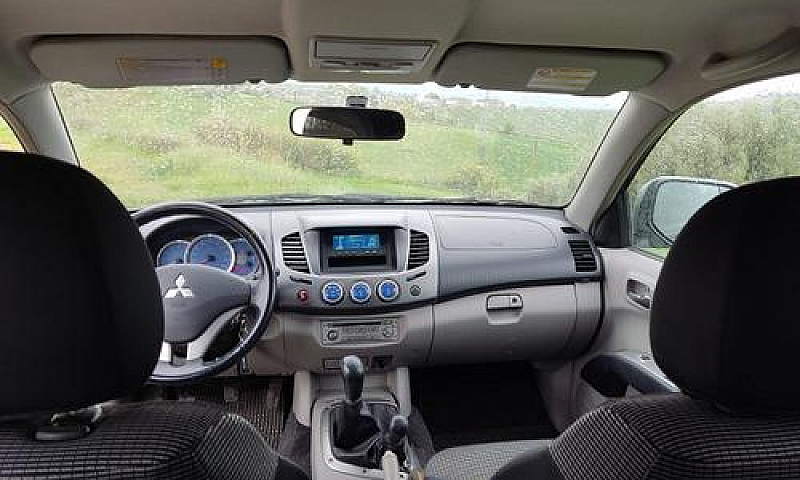 Mitsubishi L200...