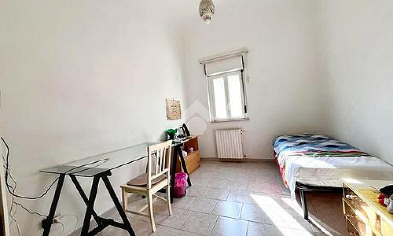 3 Locali A Bari...