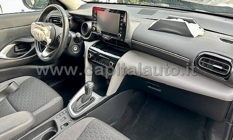 Toyota Yaris Cross 1...