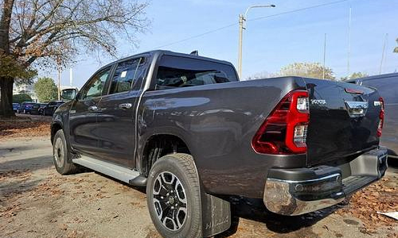Toyota Hilux 2.4 D-4...
