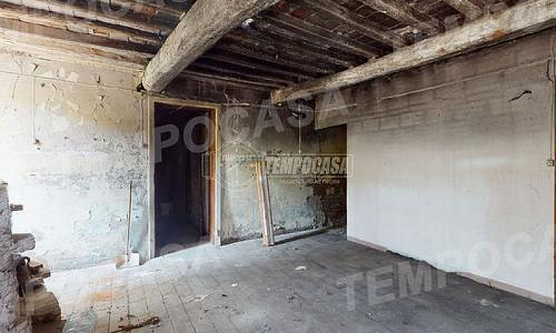 Porzione Di Casa Con...