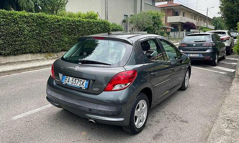 Peugeot 207 1.4 8V 9...