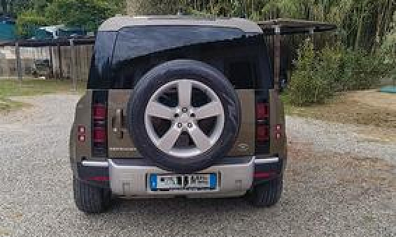 Land Rover Defender ...