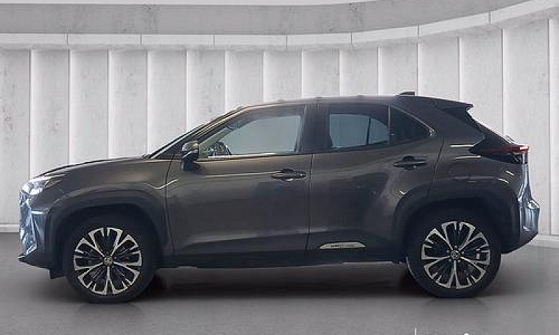 Toyota Yaris Cross 1...