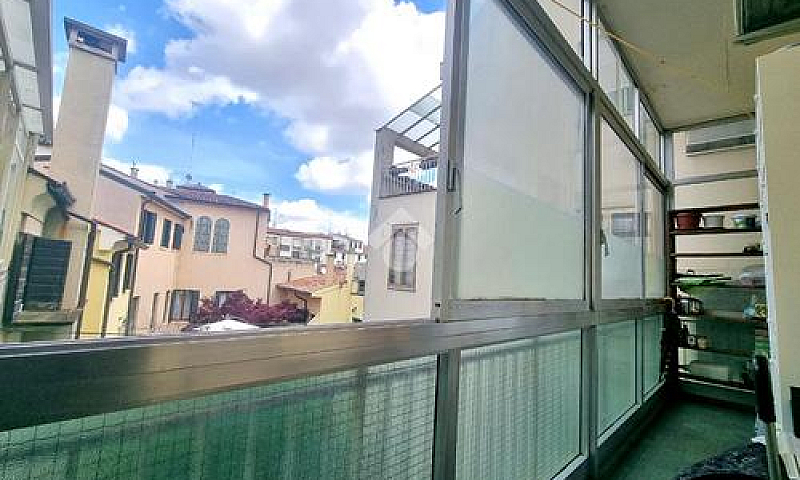 4 Locali A Padova...