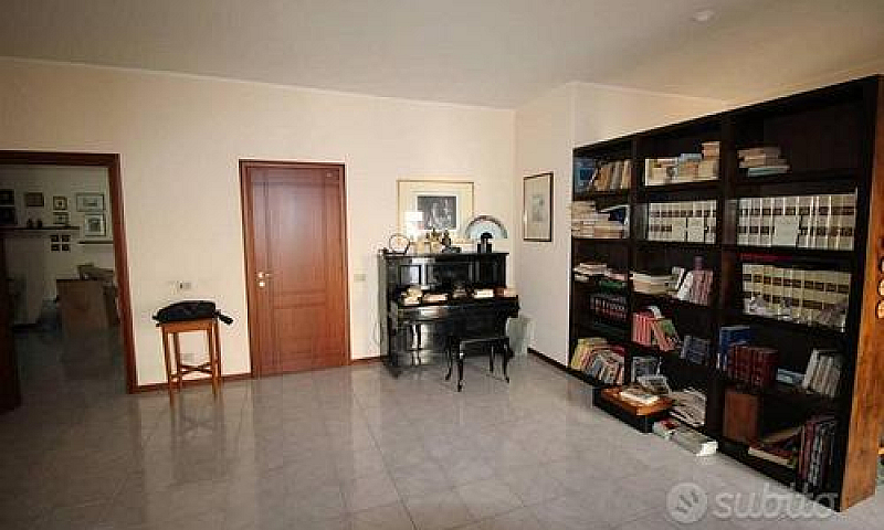 Ampio Appartamento 5...