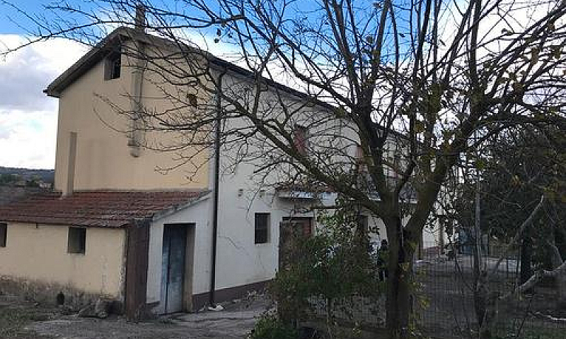 Casale Con Terreno...