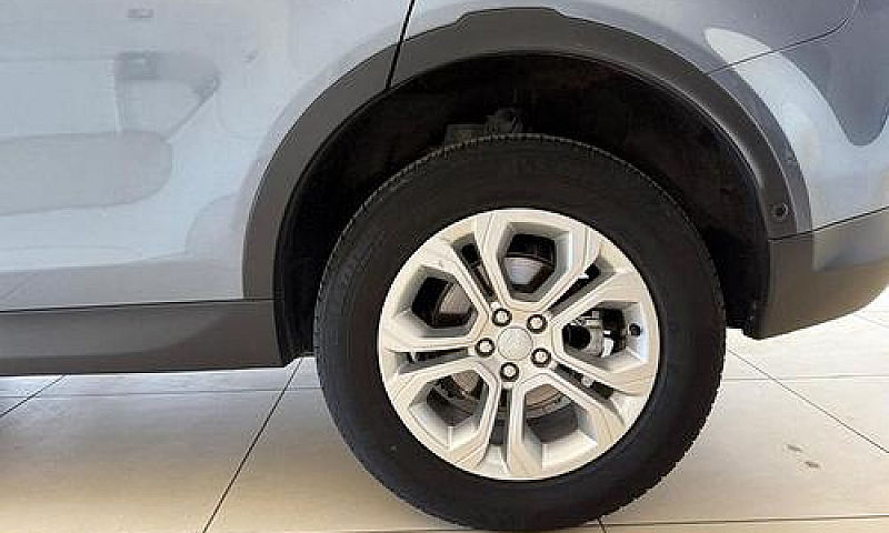 Land Rover Discovery...