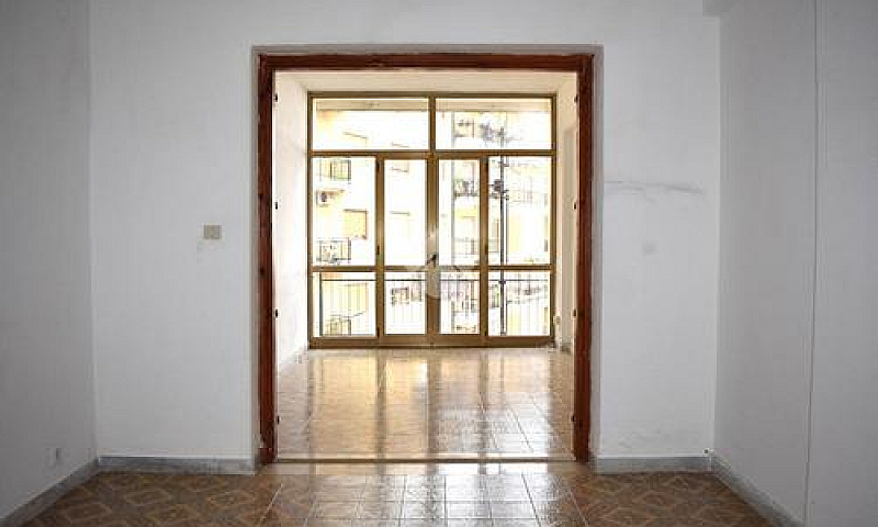3 Locali A Paola...