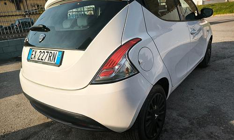 Lancia Ypsilon 1.2 6...