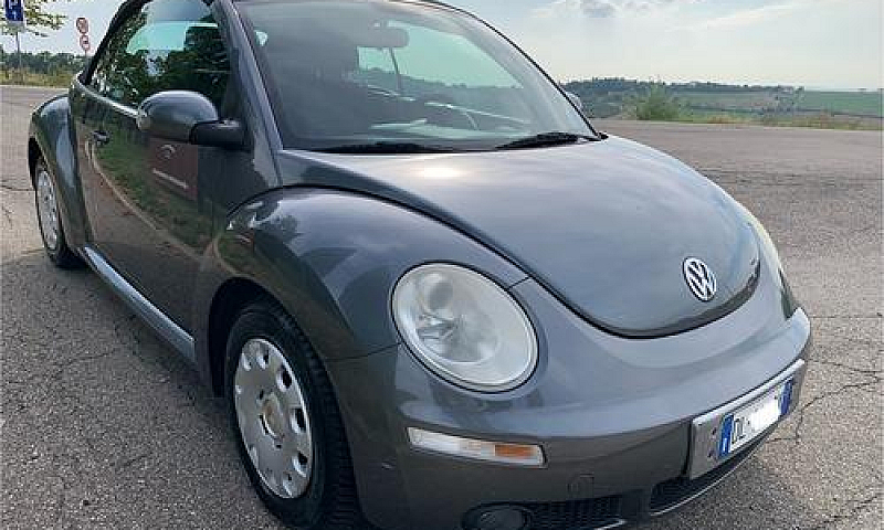 Volkswagen New Beetl...
