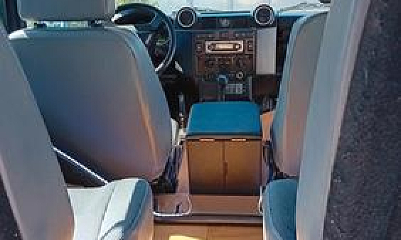 Land Rover Defender ...