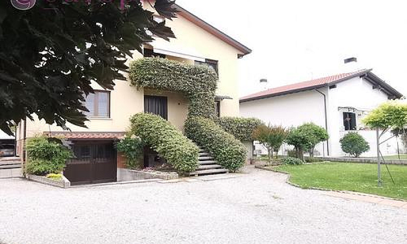 Porzione Di Bifamili...