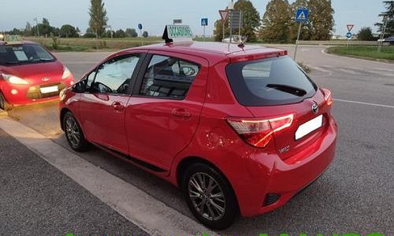 Toyota Yaris 1.5 Hyb...