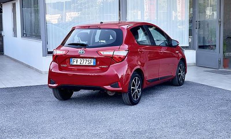 Toyota Yaris 1.5 Hyb...