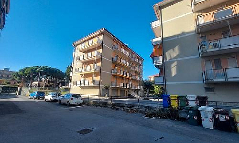 350 Metri Mare Confi...