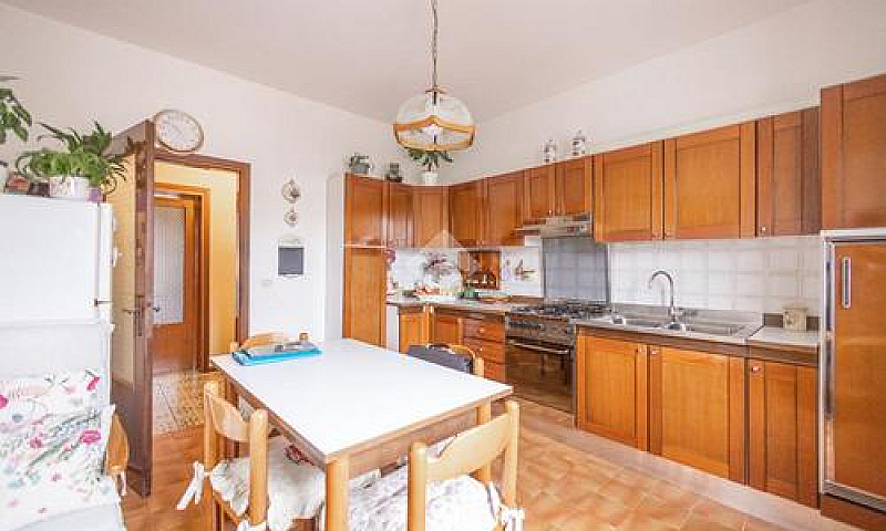 4 Locali A Mira...