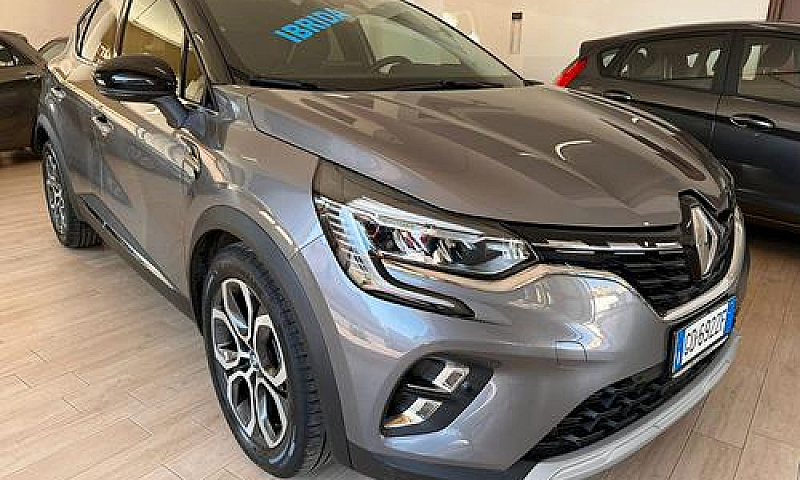 Renault Captur Plug-...