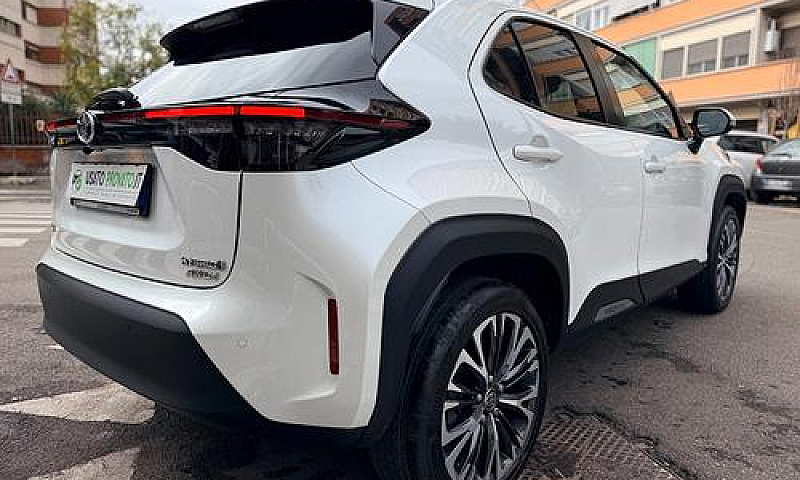 Toyota Yaris Cross 1...