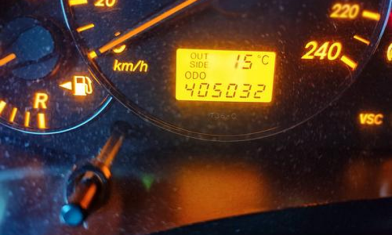  Toyota Avenssis ...