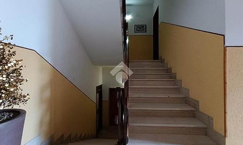 3 Locali A Atri...