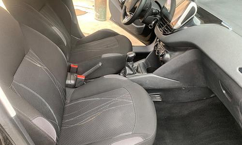 Peugeot 208 1.4 Hdi ...