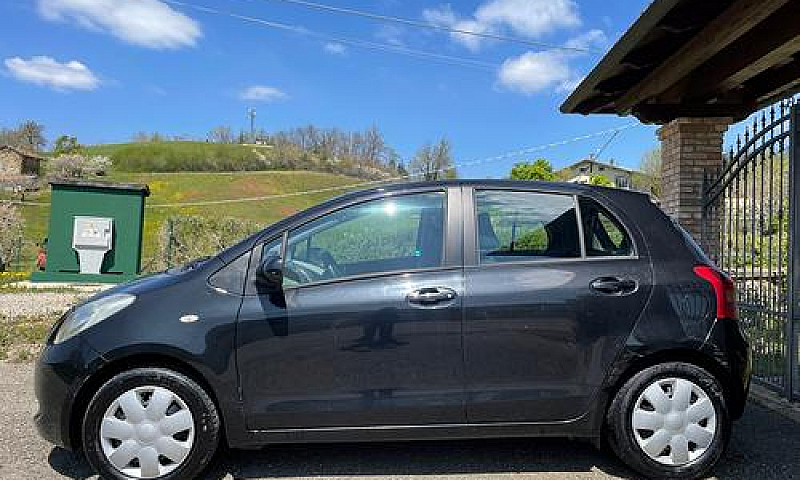 Toyota Yaris 1.3 5 P...