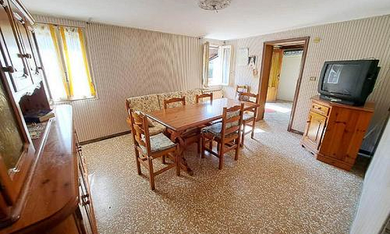 Porzione Di Casa A R...