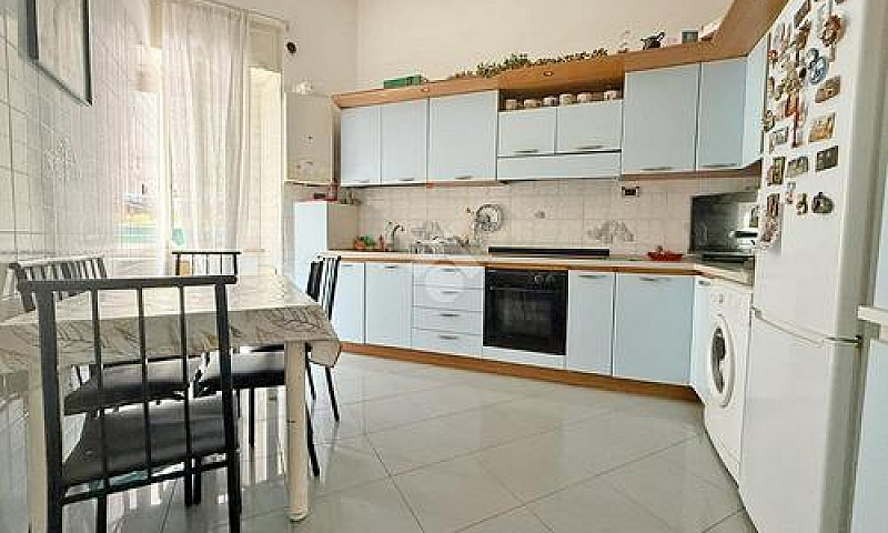 4 Locali A Foggia...