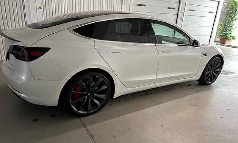 Tesla Model 3 Perfor...