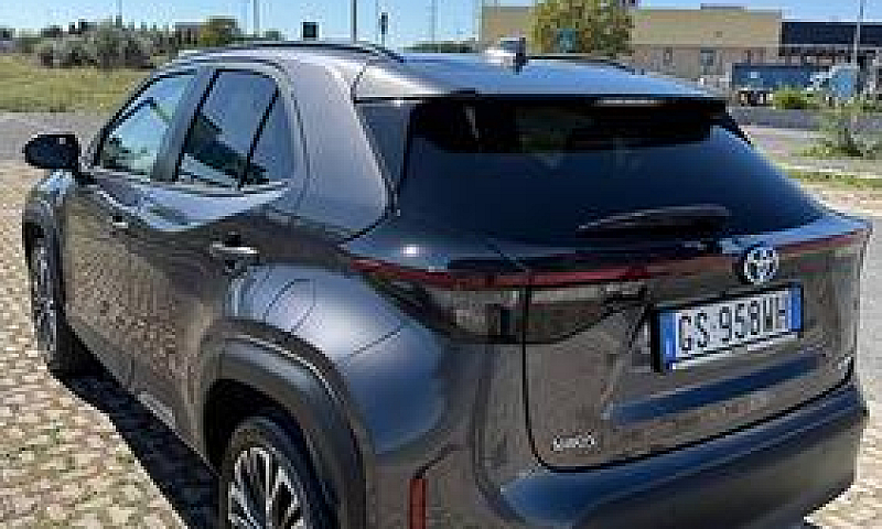Toyota Yaris Cross 1...