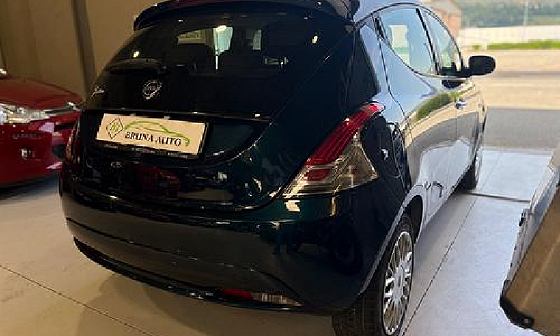 Lancia Ypsilon 1.2 6...