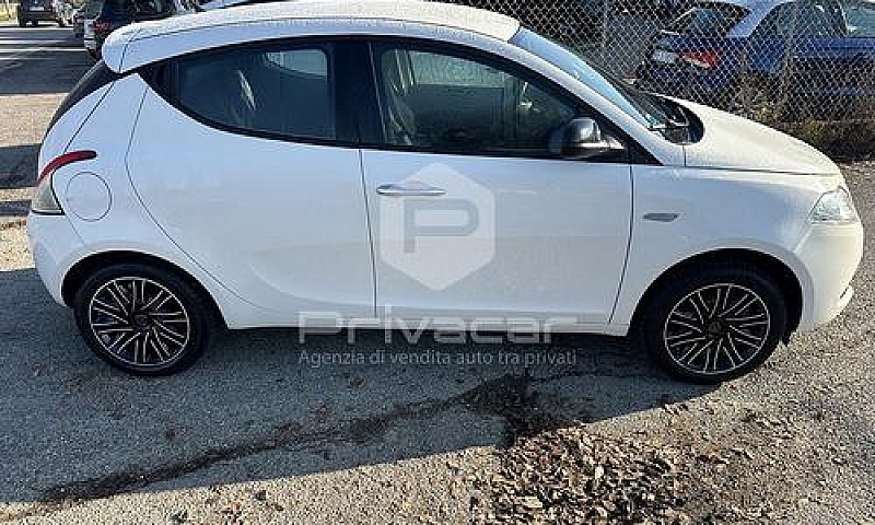 Lancia Ypsilon 1.2 6...