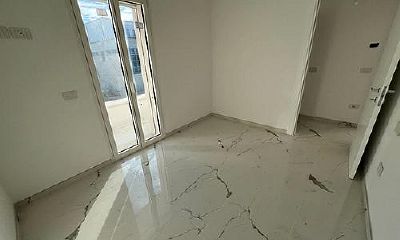 Bilocale Con Terrazz...