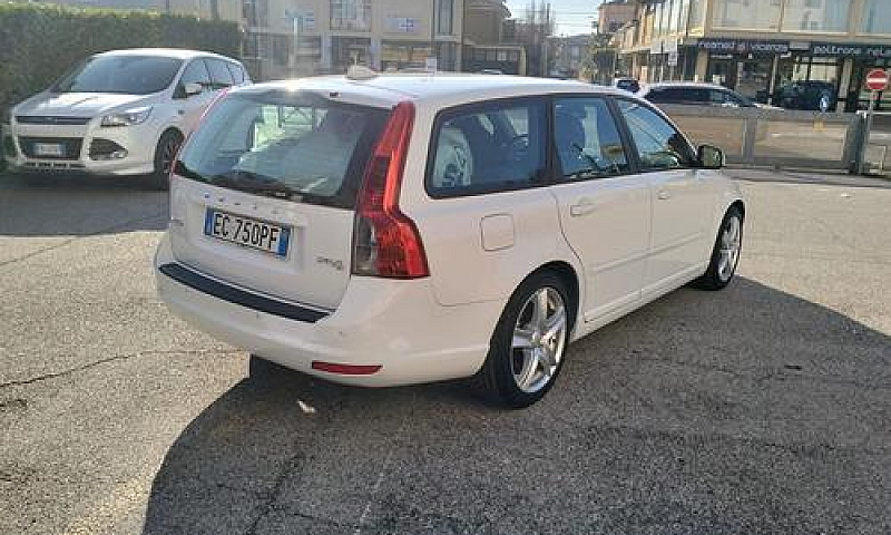 Volvo V50 Drive Pola...