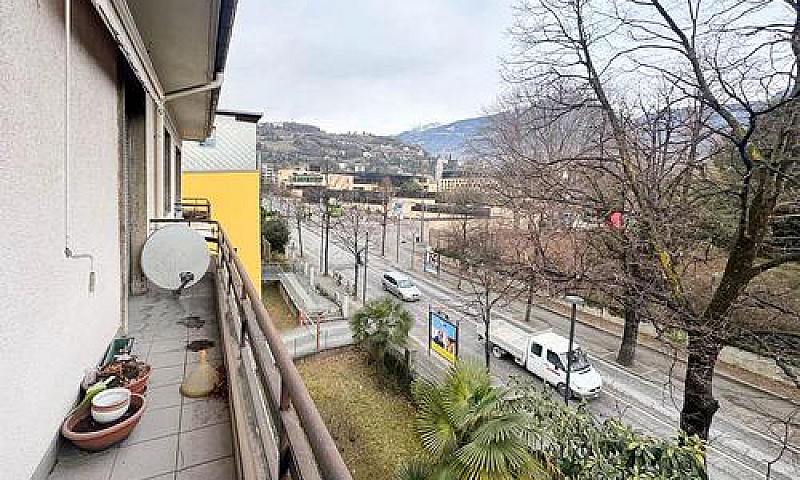 Pentalocale In Posiz...