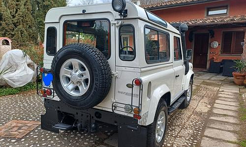 Land Rover Defender ...