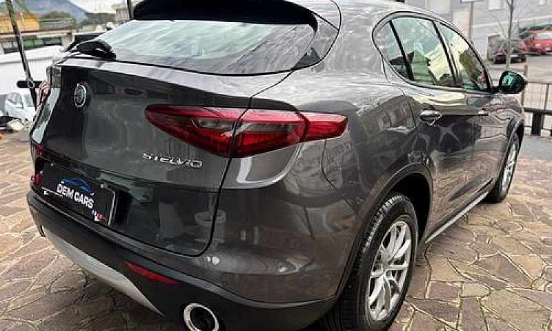 Alfa Romeo Stelvio 2...