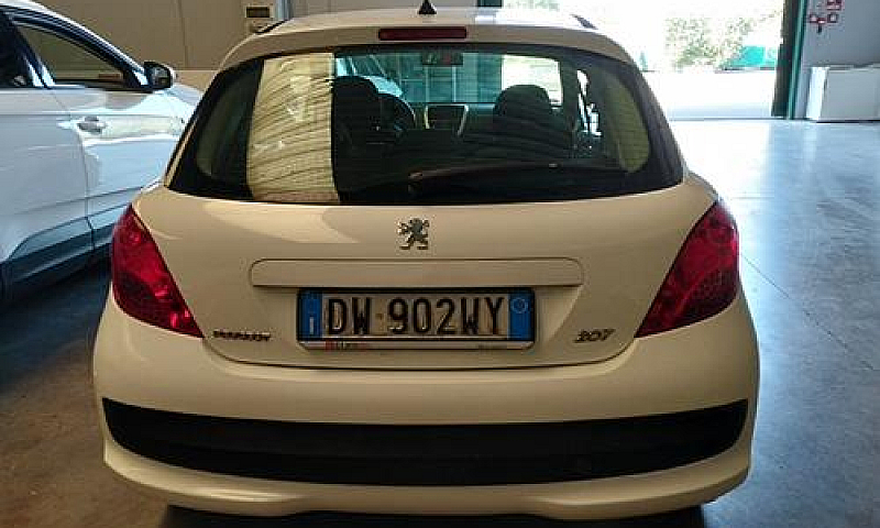 Peugeot 207 1.4 75Cv...