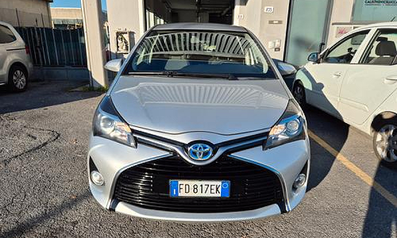 Toyota Yaris 1.5 Hyb...
