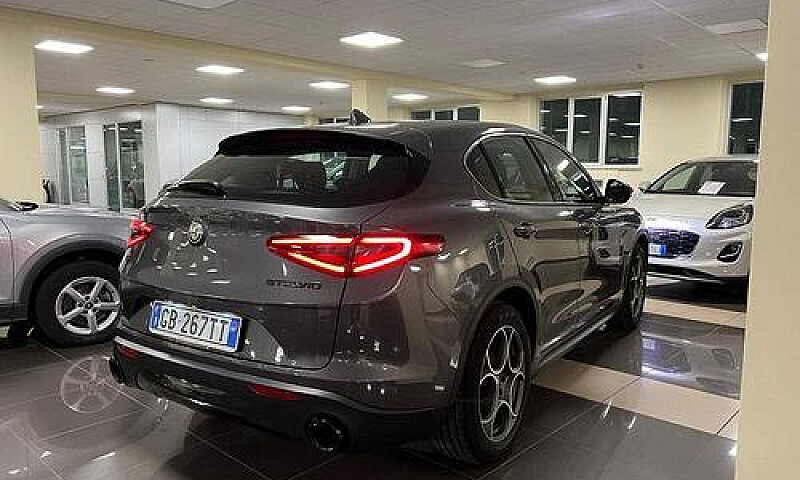 Alfa Romeo Stelvio 2...