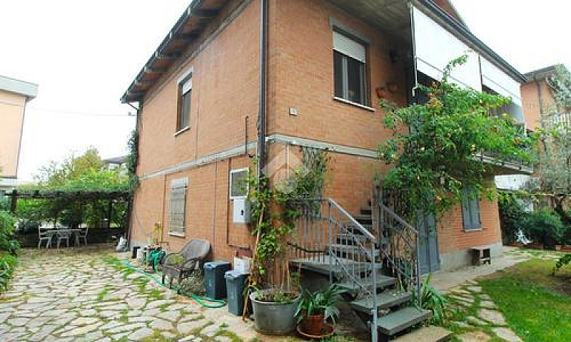 3 Locali A Cadelbosc...