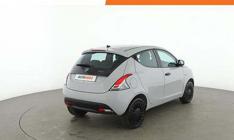 Lancia Ypsilon Fh460...